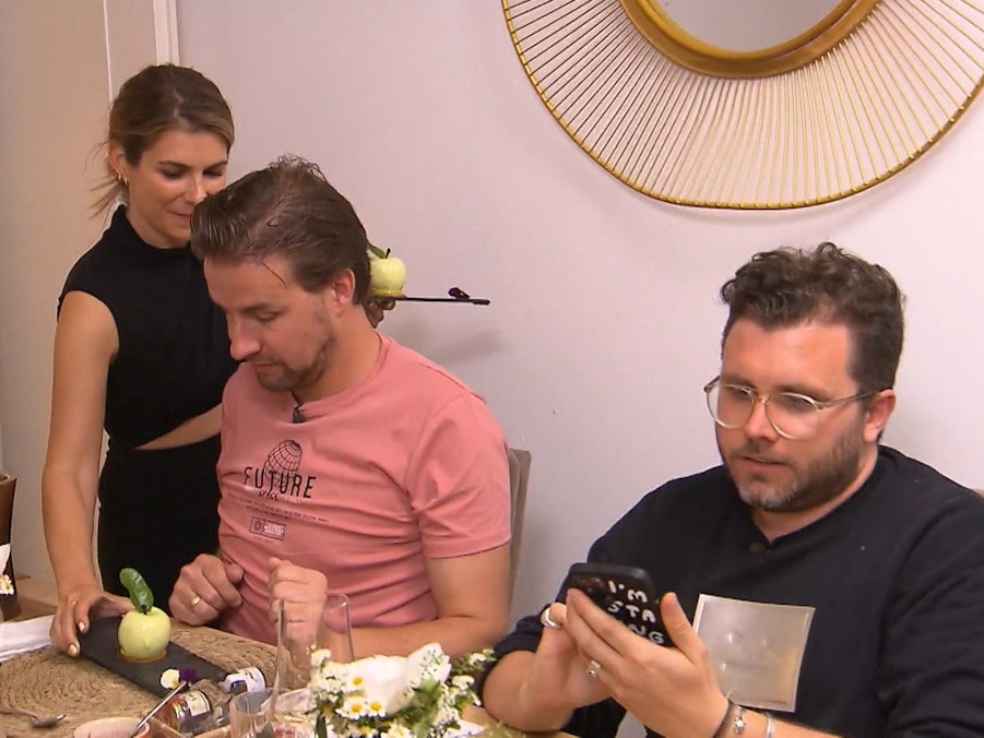 "Das perfekte Dinner"-Gäste vermissen Final-Köchin Cheryl - die baut ein "Kunstwerk"