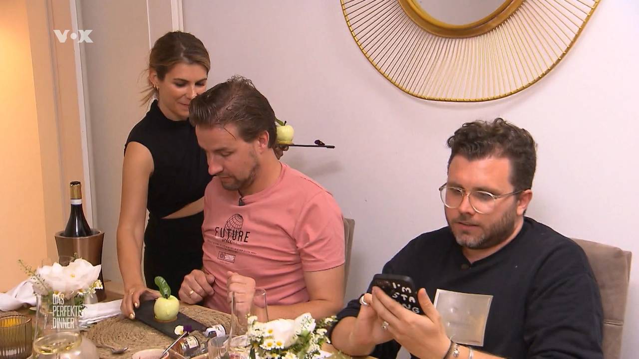 "Das perfekte Dinner"-Gäste vermissen Final-Köchin Cheryl - die baut ein "Kunstwerk"