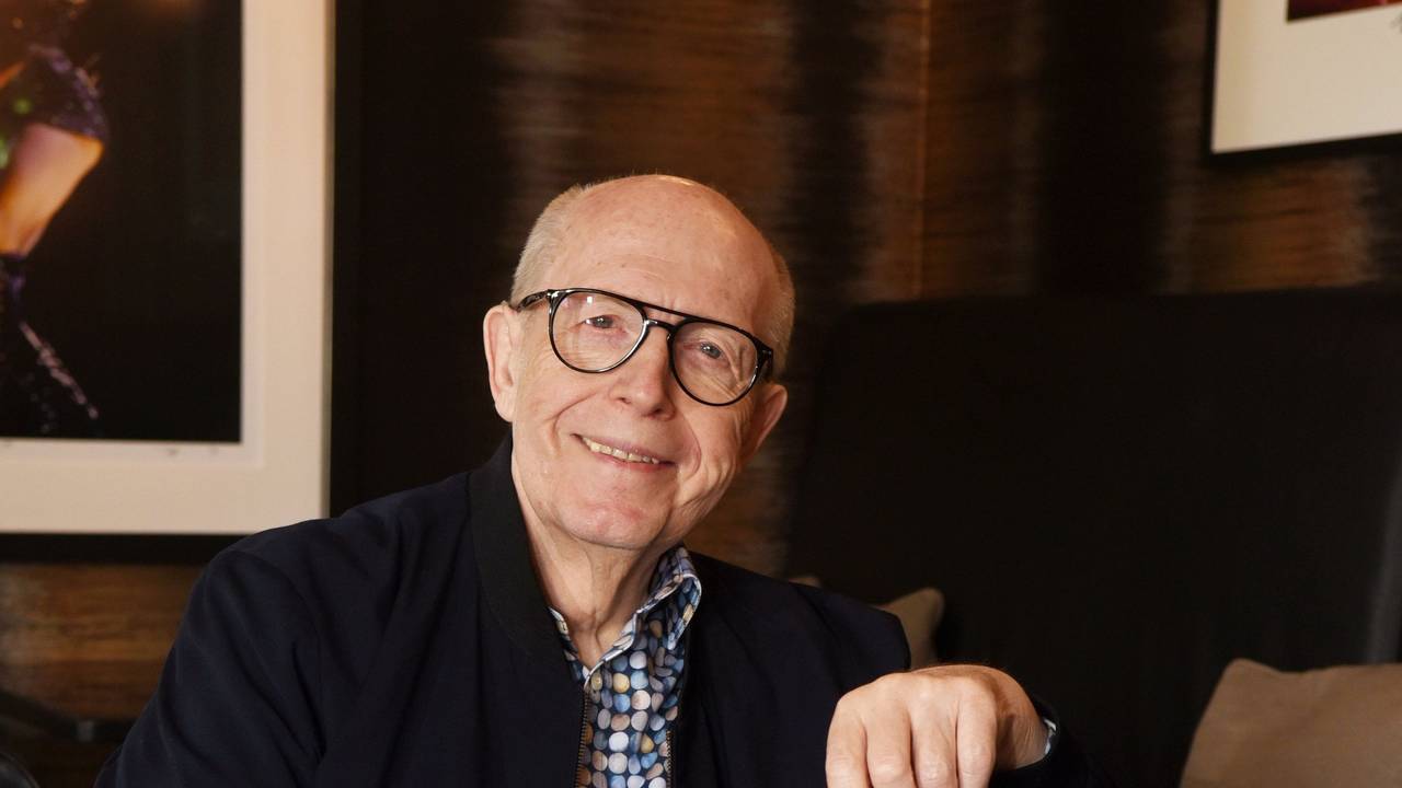 Reiner Calmund lächelt in die Kamera.