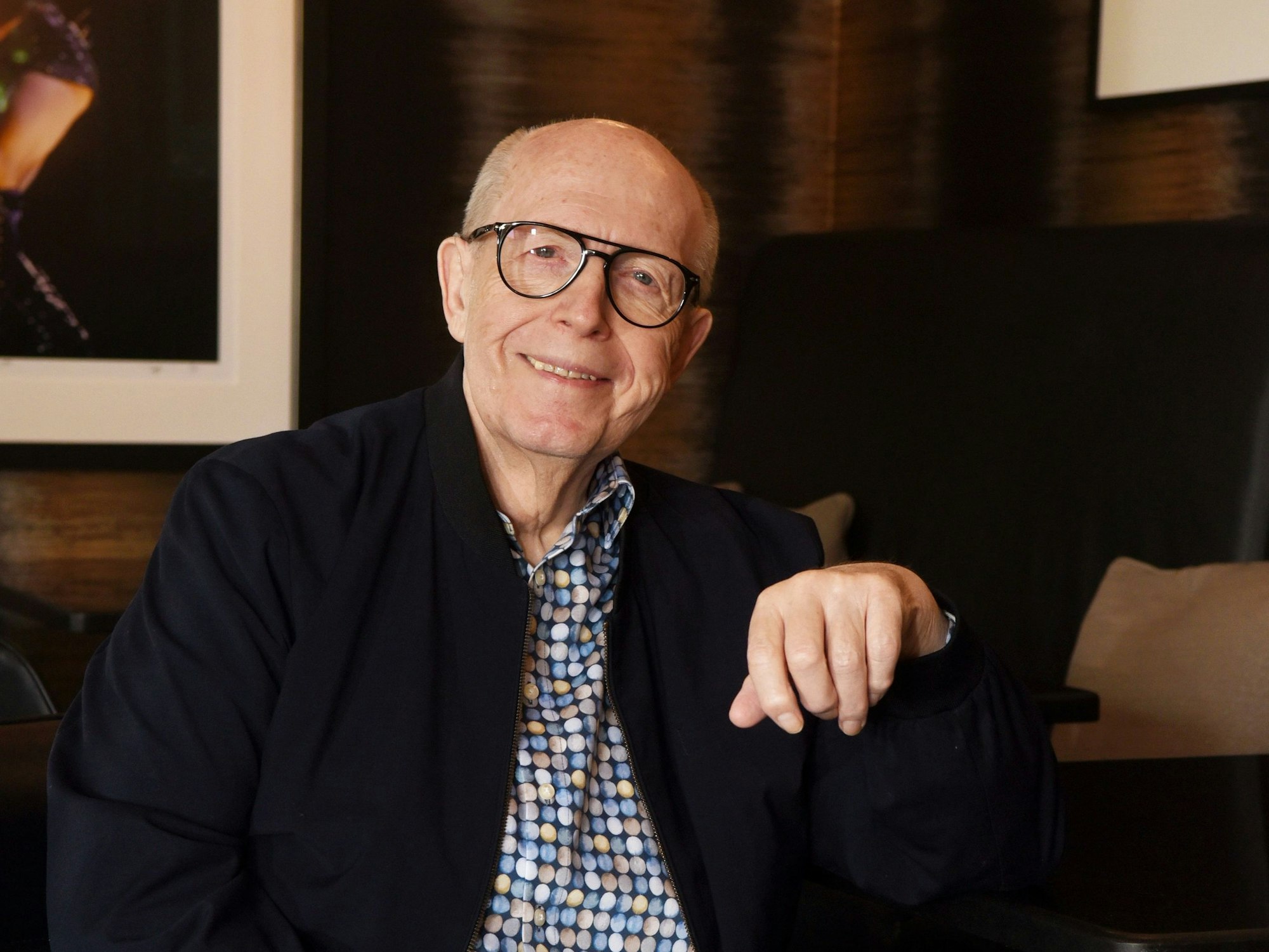 Reiner Calmund lächelt in die Kamera.