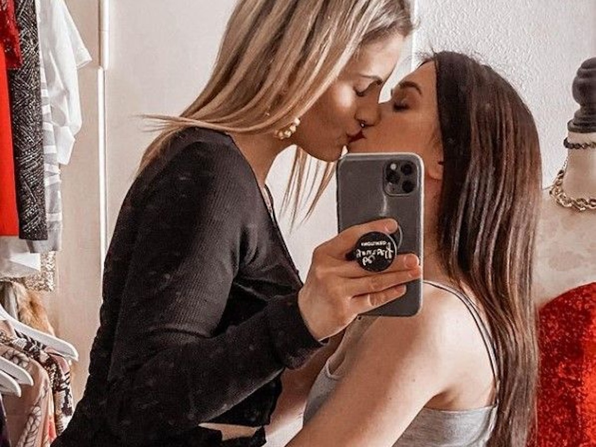 Influencerin Vanessa von „coupleontour“ (hier mit ihrer Frau Ina auf einem Foto vom 20. Februar 2020) sprach über den Grund von Inas Krankenhausaufenthalt. Die 26-Jährige erlitt einen Schlaganfall.