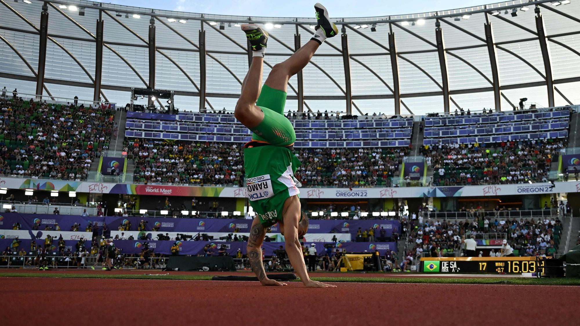 Leandro Ramos aus Portugal bei seinem Quali-Wettbewerb bei der Leichtathletik-WM in Eugene. Seine eigenwillige Technik sorgt derzeit in der Sport-Welt für Aufsehen.