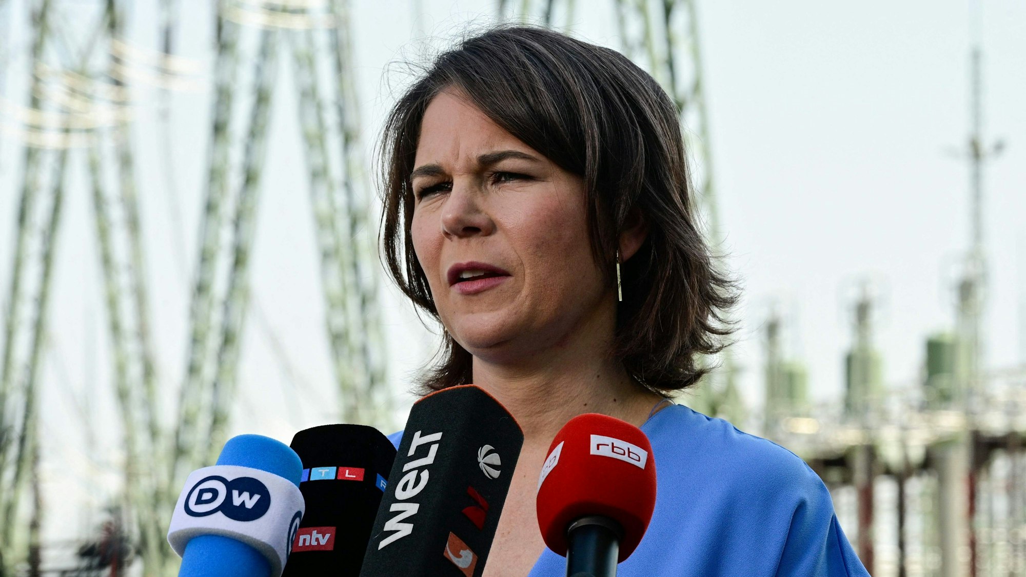 Annalena Baerbock spricht in Berlin mit der Presse.