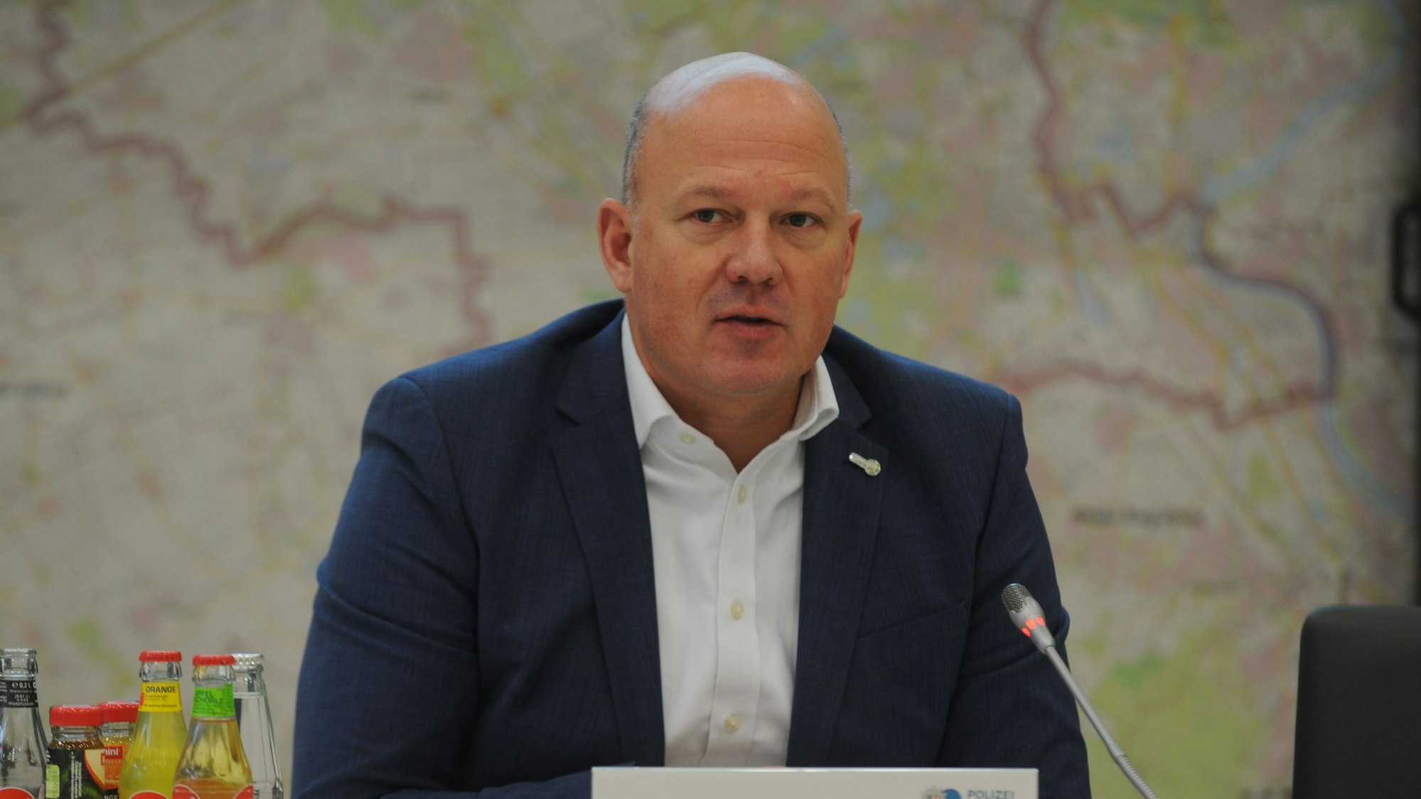 21.02.2022-be-rek-Polizei, Behördenchef und Landrat Frank Rock; Landrat Frank Rock bei einer Pressekonferenz im März 2022 im Rhein-Erft Kreis.