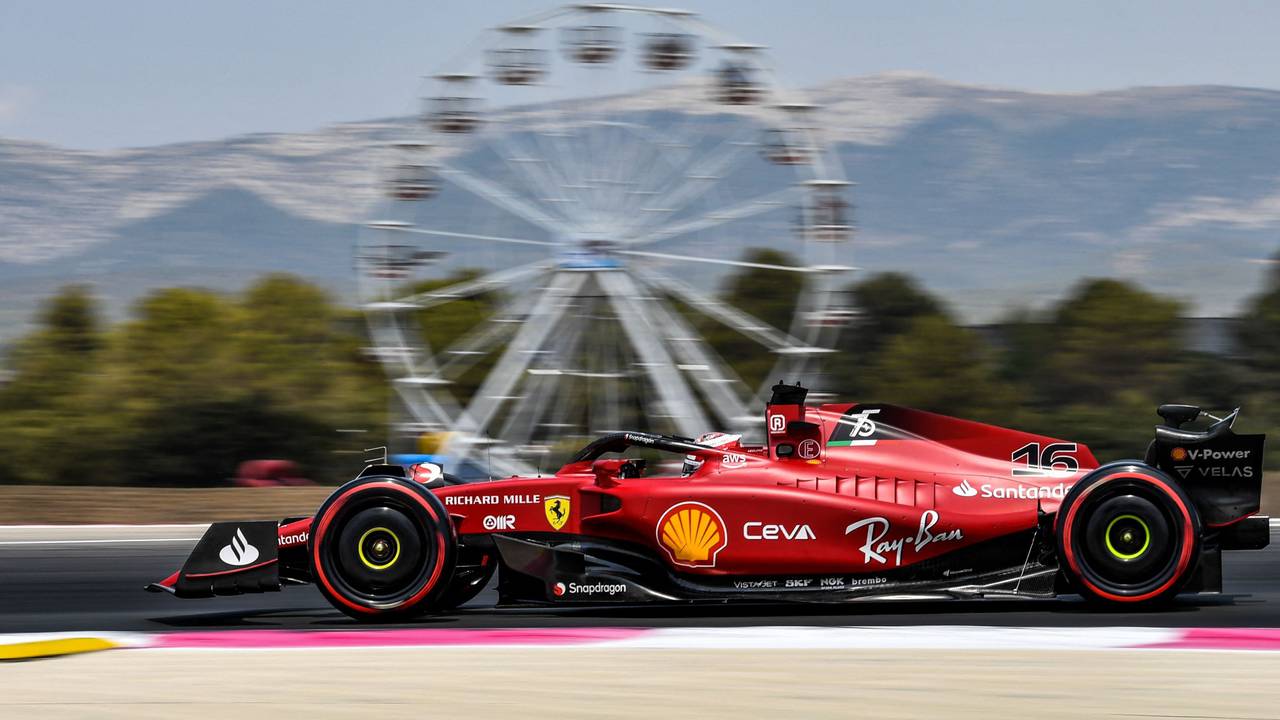 Charles Leclerc in seinem Ferrari-Boliden auf der Strecke in Le Castellet.