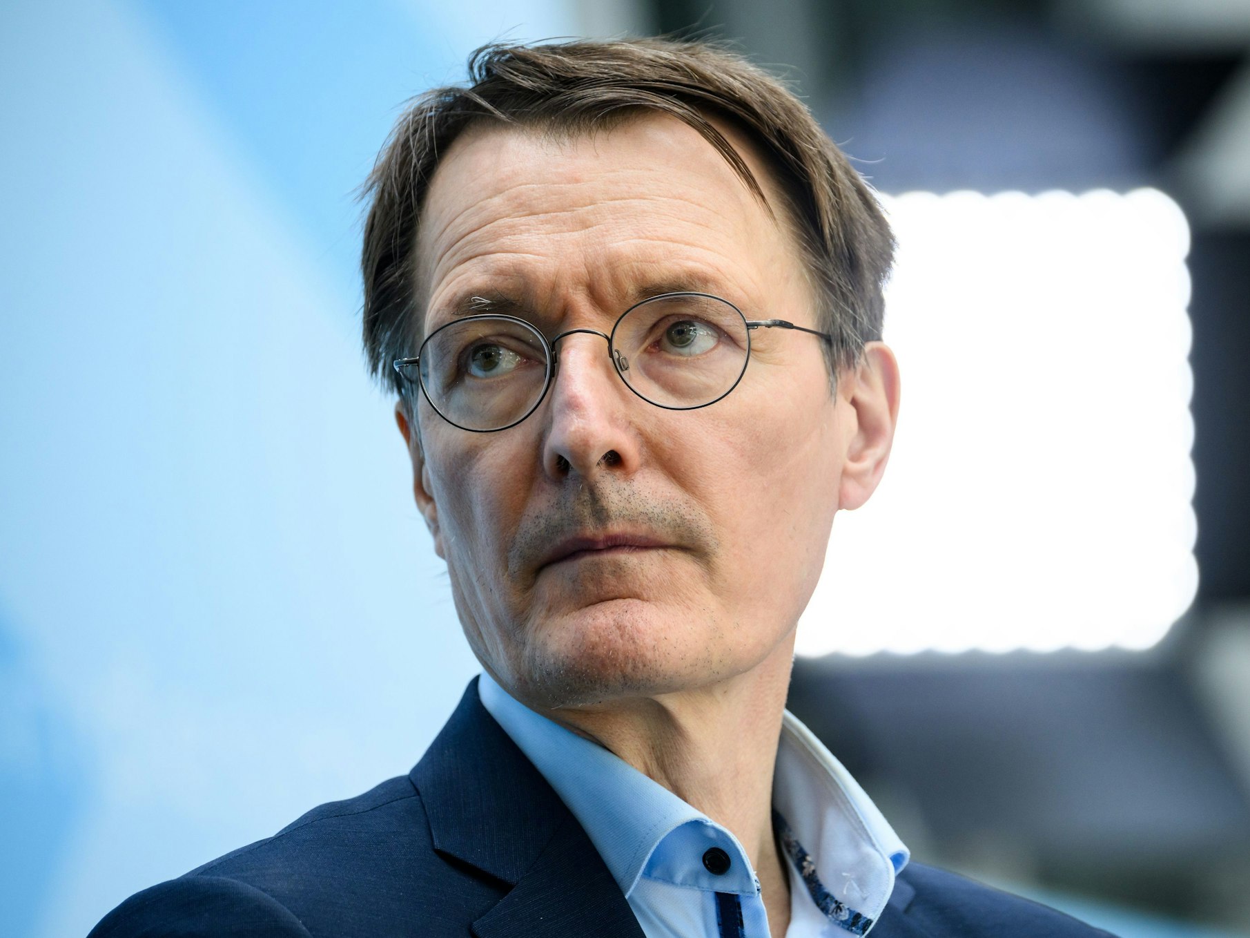 Karl Lauterbach (SPD), Bundesminister für Gesundheit, im Bundesgesundheitsministerium.