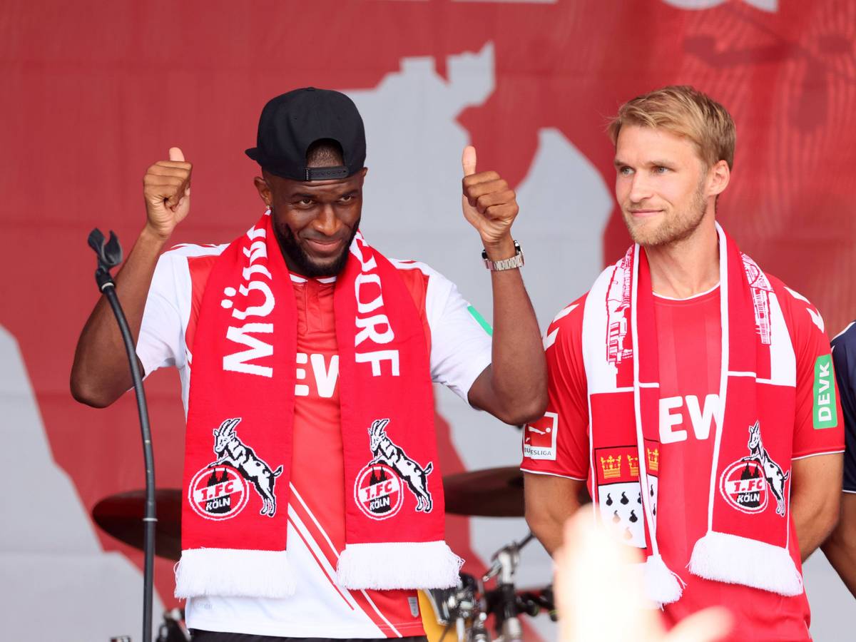 Anthony Modeste (l.) und Sturm-Kollege Anthony Modeste bei der Saisoneröffnung des 1. FC Köln am 23. Juli 2022