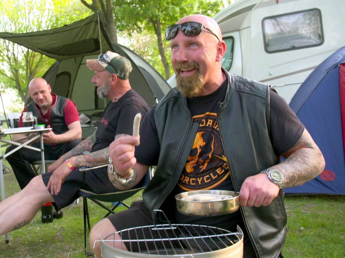 Eine vierköpfige Bikerclique reiste bei „Bella Italia – Camping auf Deutsch“ in Italien an.