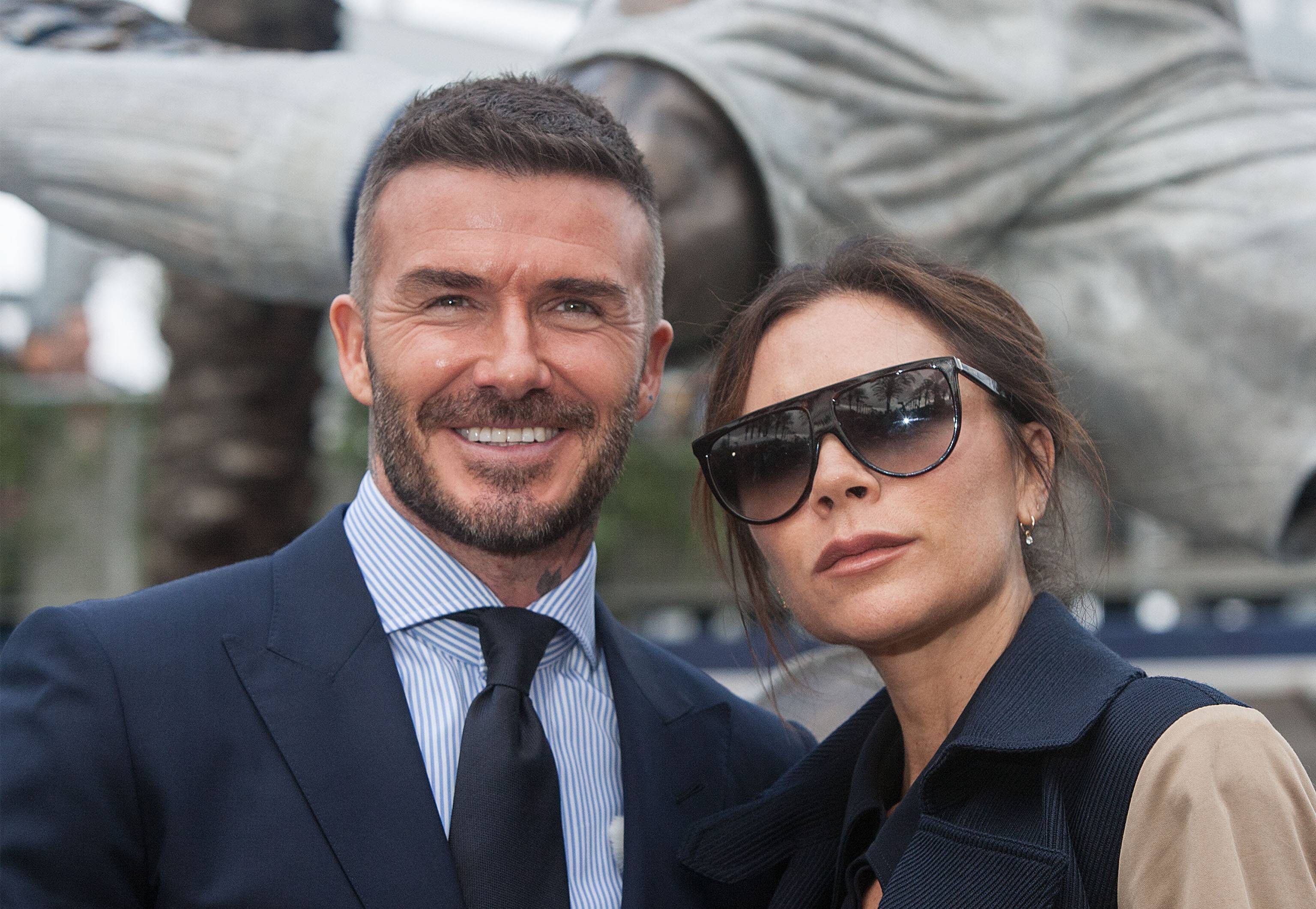 David und Victoria Beckham lächeln in die Kamera