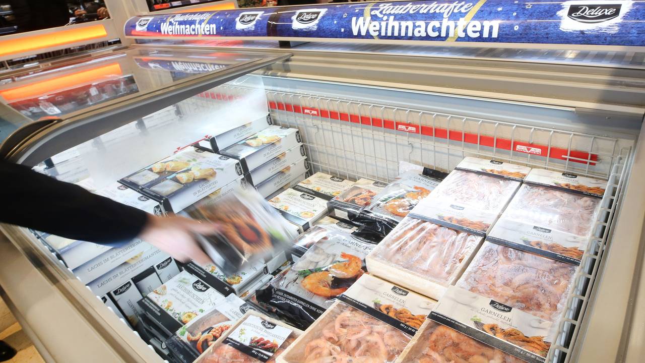 Das spanische Lidl-Prospekt sorgt bei Twitter für einige Lacher, dort wird die „Deutsche Woche“ angeboten. Unser Archivbild zeigt eine Tiefkühltheke bei Lidl in Ratingen.