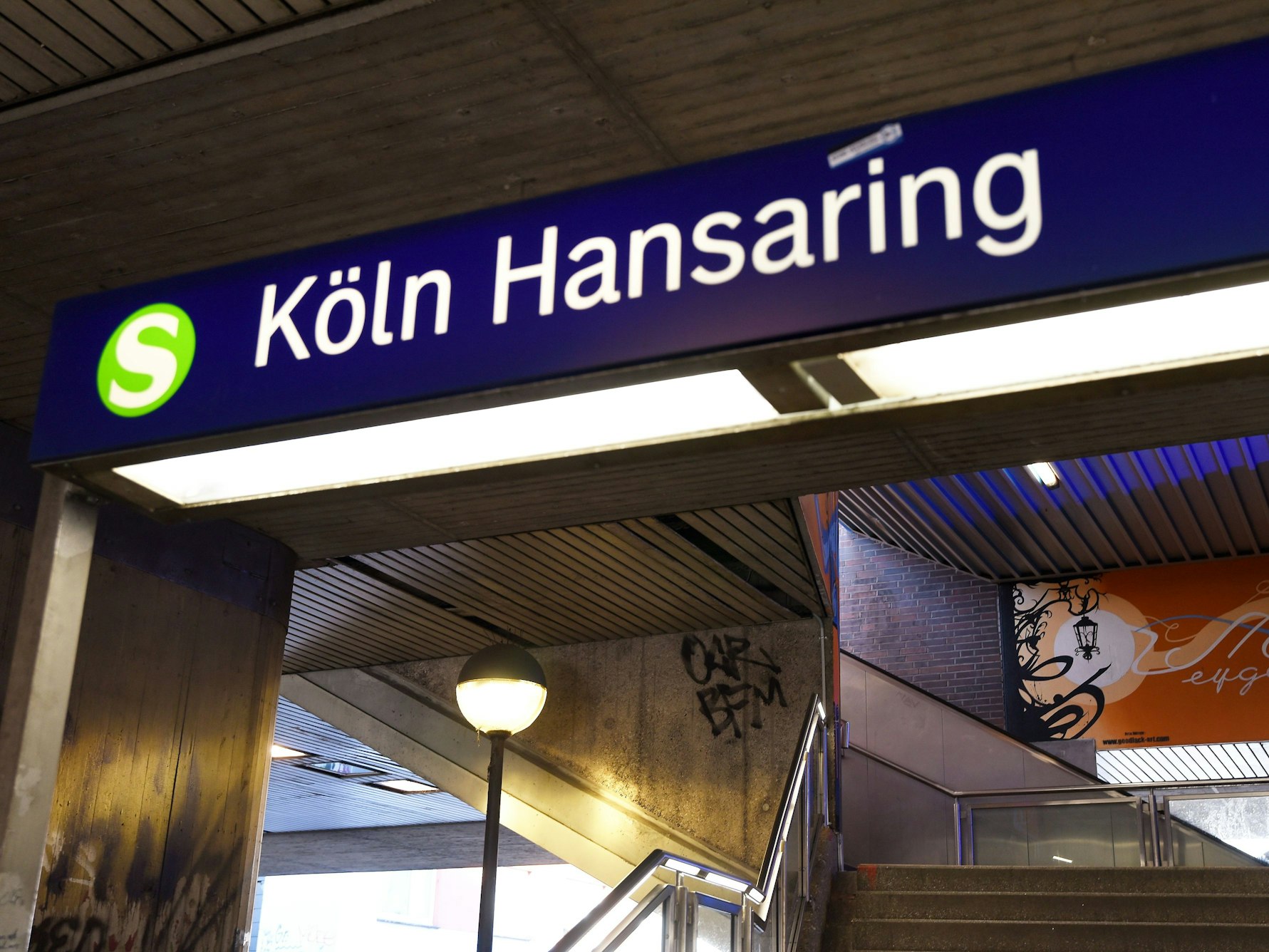 Haltestelle Hansaring in Köln.