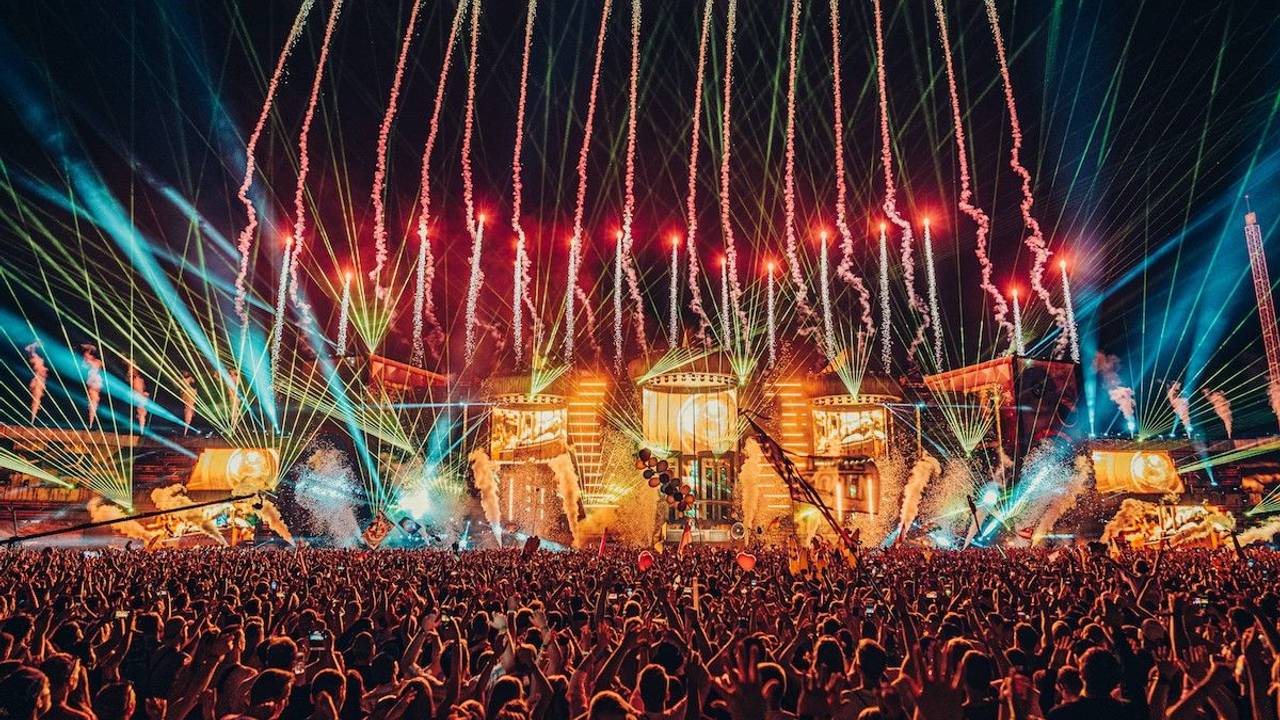 Feuerwerk beim Parookaville-Festival 2022