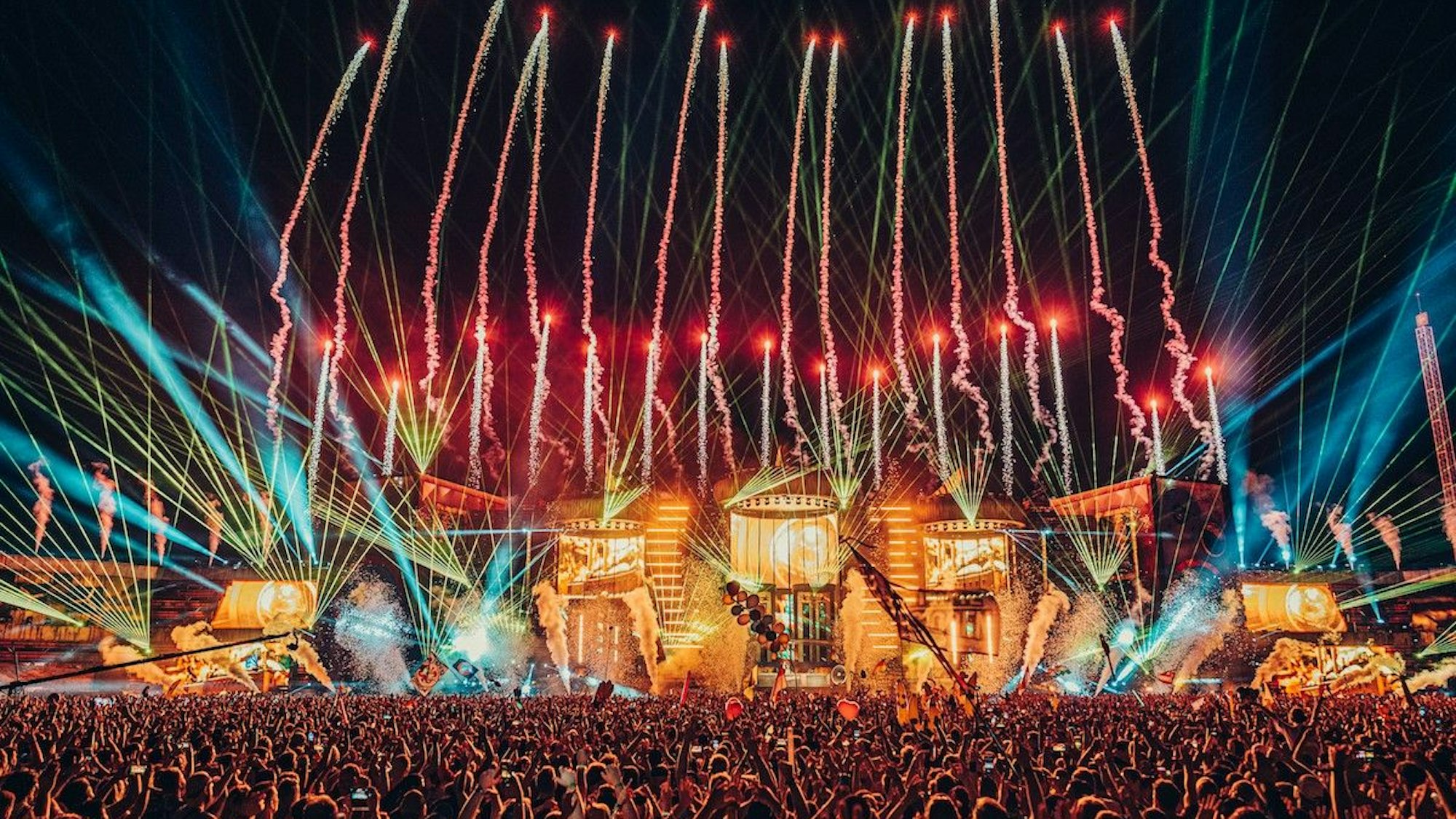 Feuerwerk beim Parookaville-Festival 2022