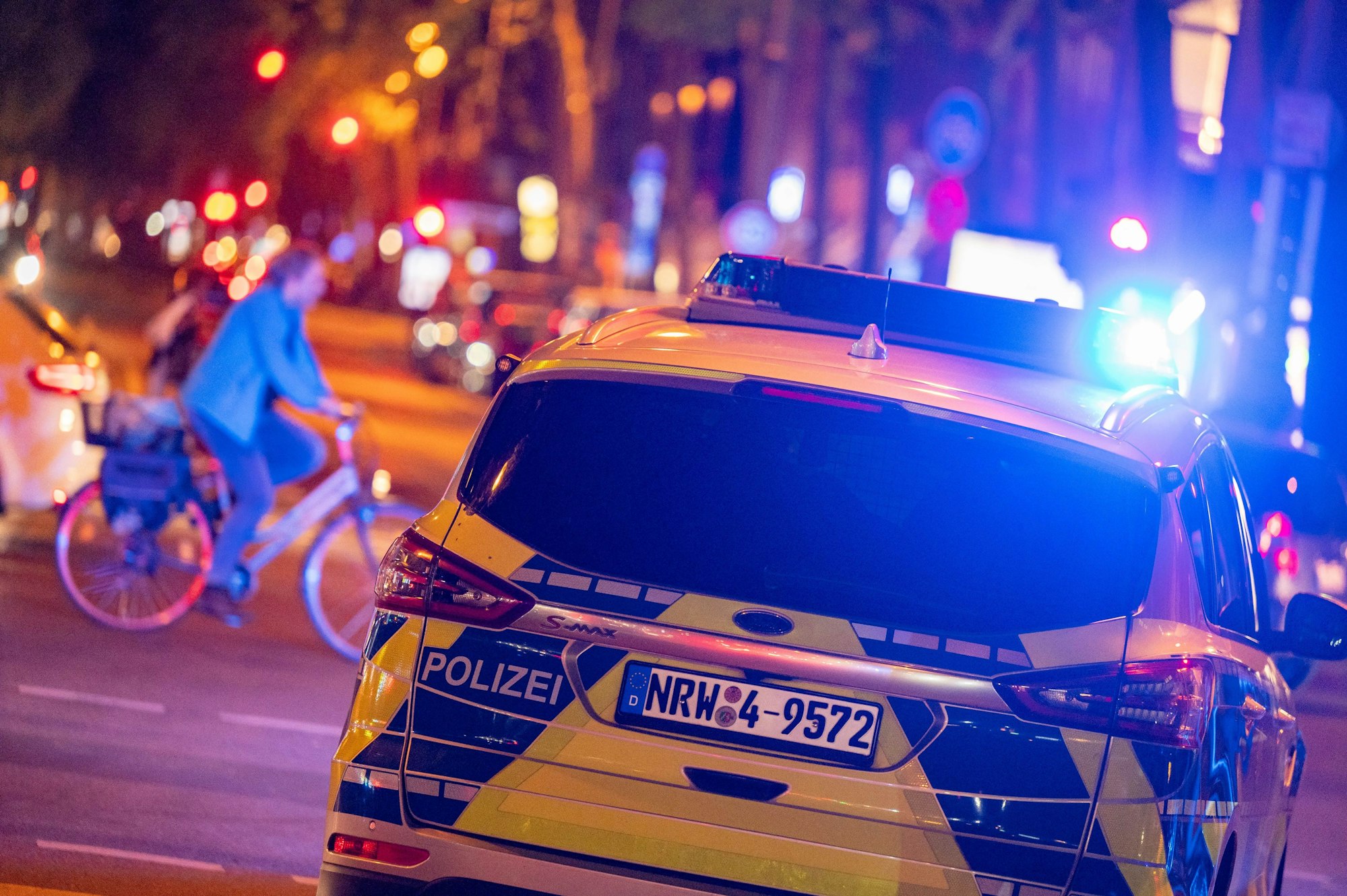 13.05.2022, Köln: Die Polizei ist auf den Ringen im Einsatz. Foto: Uwe Weiser