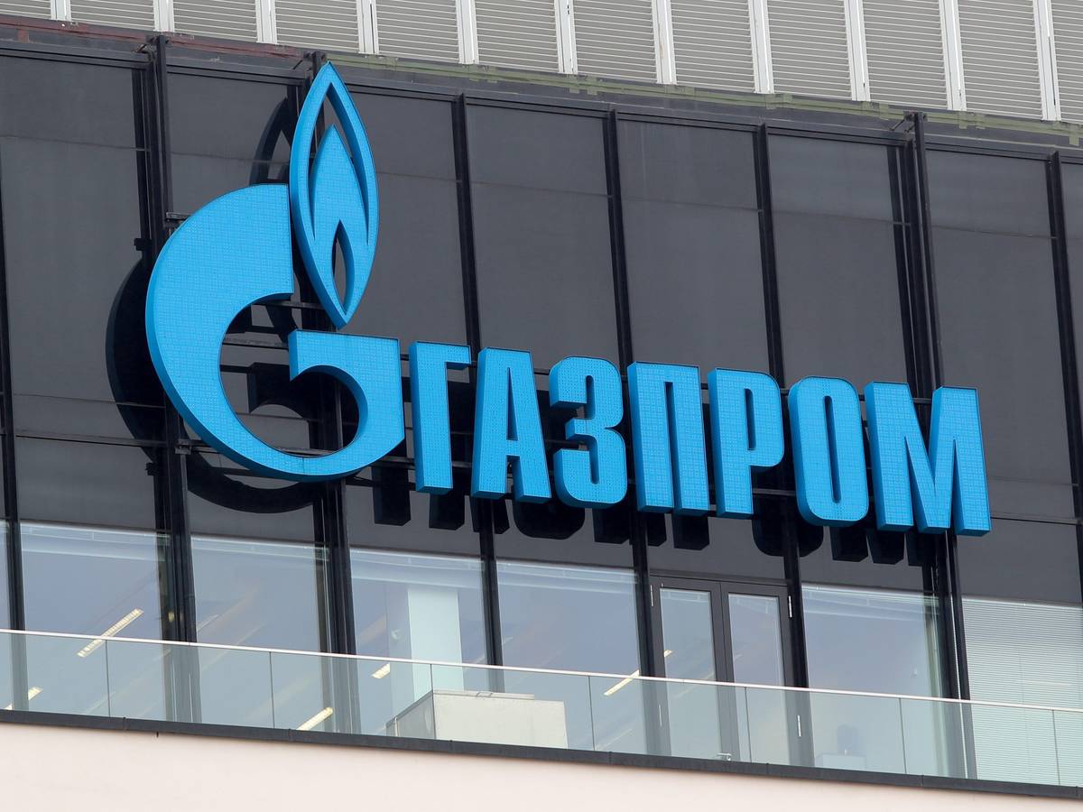 Das Gazprom-Logo ist im März 2022 an einer Niederlassung des russischen Staatskonzerns in St. Petersburg zu sehen.