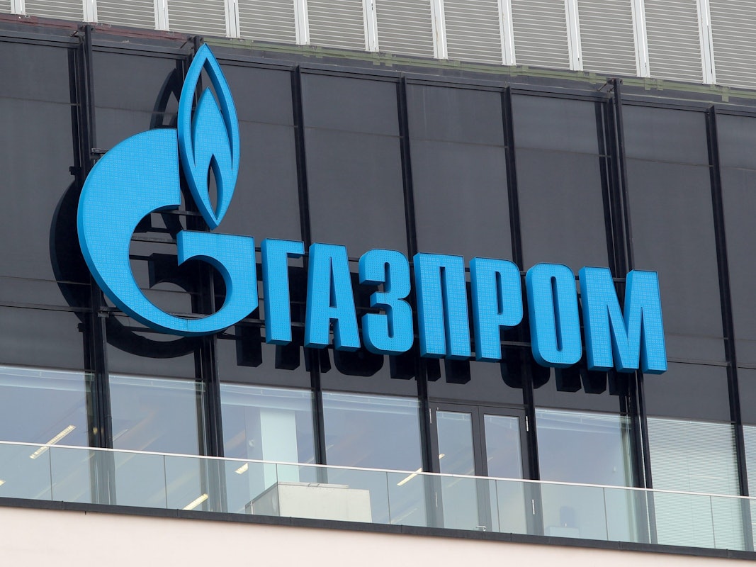 Das Gazprom-Logo ist im März 2022 an einer Niederlassung des russischen Staatskonzerns in St. Petersburg zu sehen.