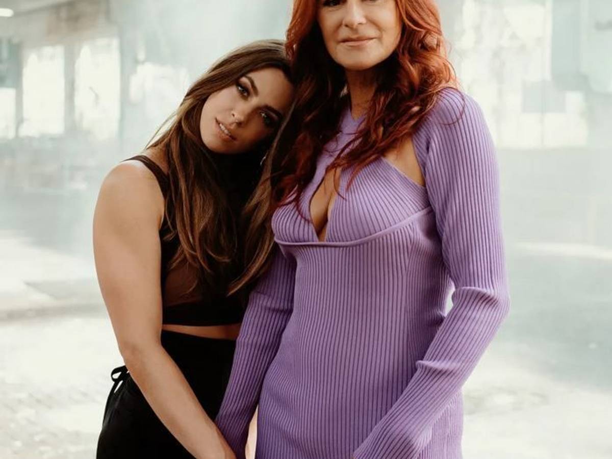 Vanessa Mai und Andrea Berg posieren für den Fotografen.