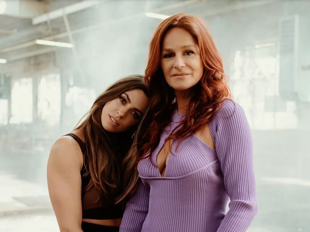 Vanessa Mai und Andrea Berg posieren für den Fotografen.