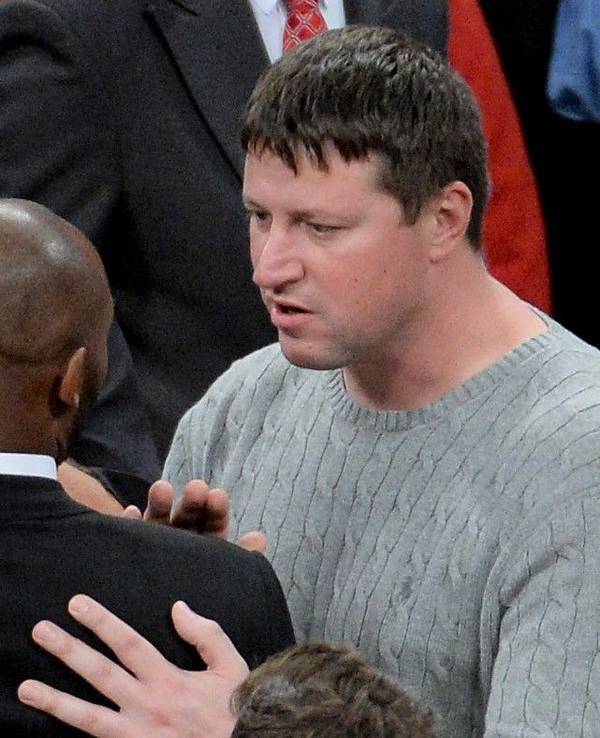 Der frühere ukrainische NBA-Star Slawa Medwedenko umarmt seinen inzwischen verstorbenen Ex-Kollegen Kobe Bryant