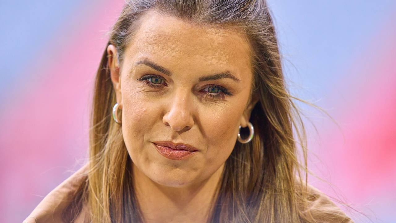 Laura Wontorra in der Allianz-Arena beim Spiel des FC Bayern München gegen den VfB Stuttgart