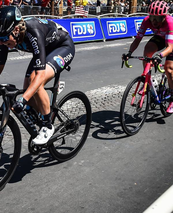 Franziska Koch aus Deutschland vom Team DSM in Aktion.