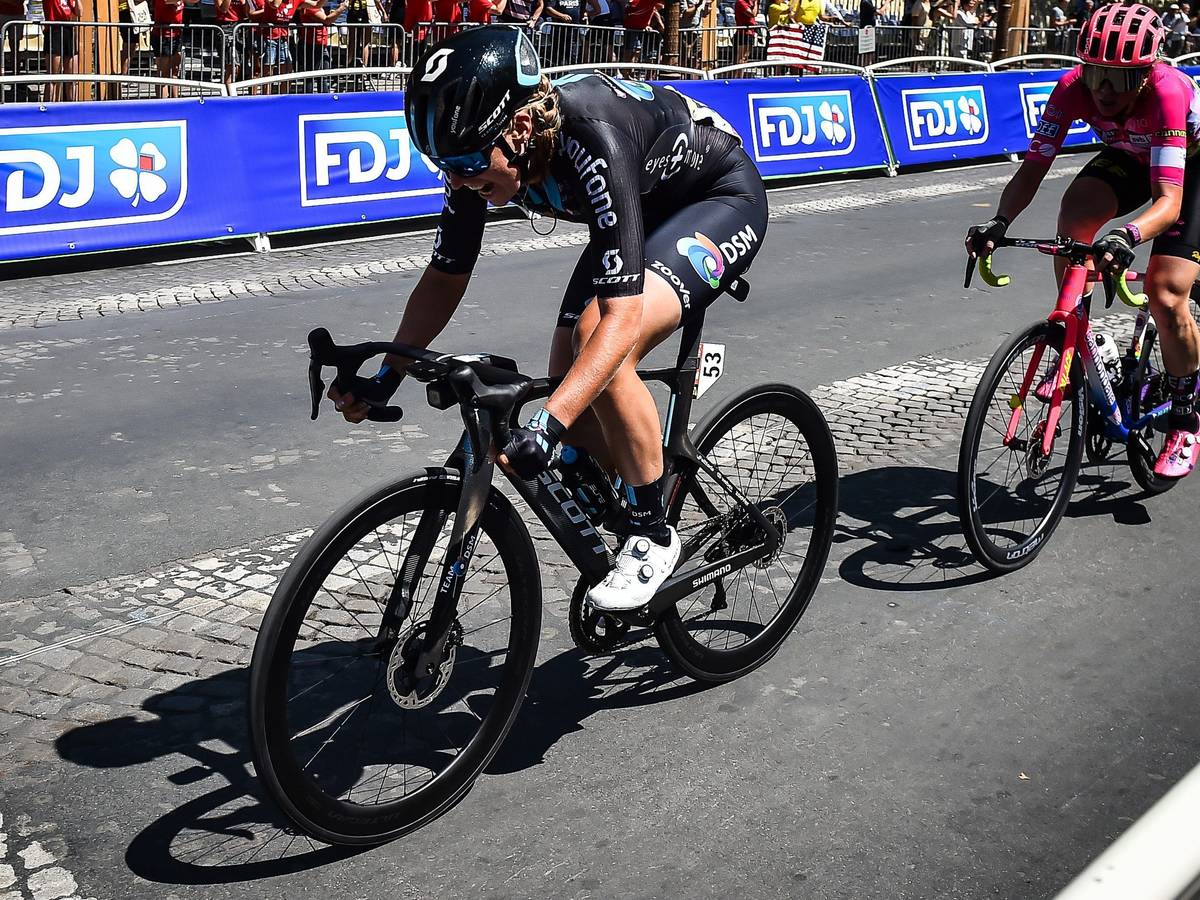 Franziska Koch aus Deutschland vom Team DSM in Aktion.
