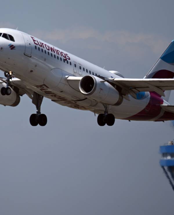 Ein Airbus der Eurowings startet auf dem Konrad-Adenauer-Flughafen Köln-Bonn.