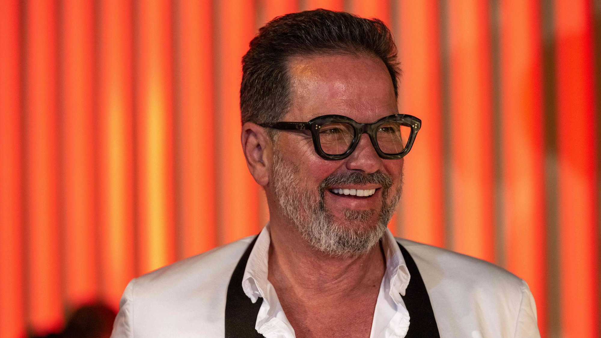 Alex Jolig, hier im Mai 2022 auf Mallorca, hat sich nach seinem Motorradunfall zu seinem Gesundheits-Zustand geäußert.