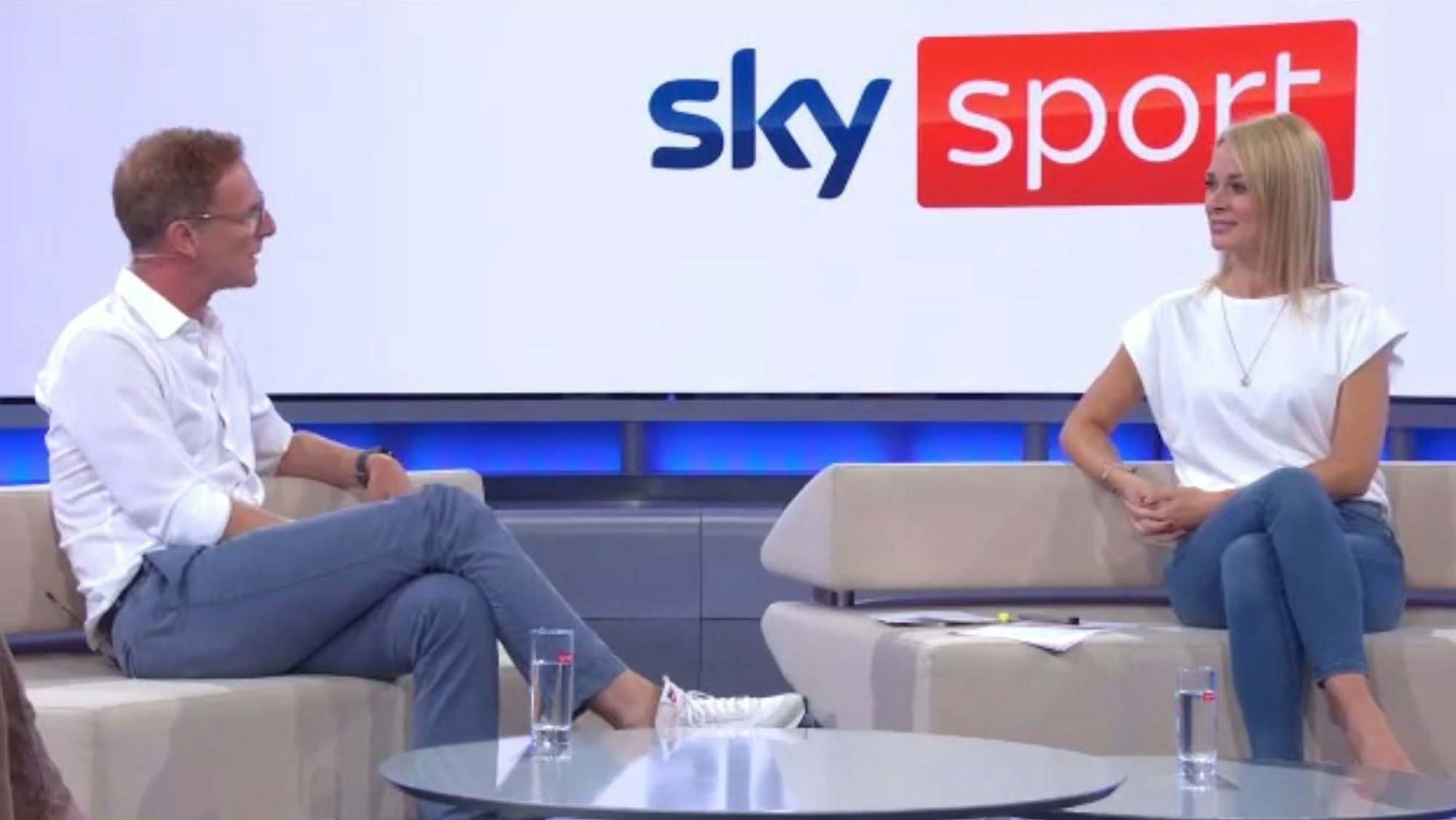 Pressegespräch mit Sky-Fußball-Chef Mario Nauen und Moderatorin Britta Hofmann.