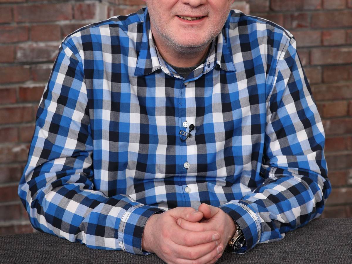 Walter "Waldi" Lehnertz, hier bei einem undatierten Fototermin für Bares für Rares, versuchte sich auf Instagram im Rollschuhlaufen.