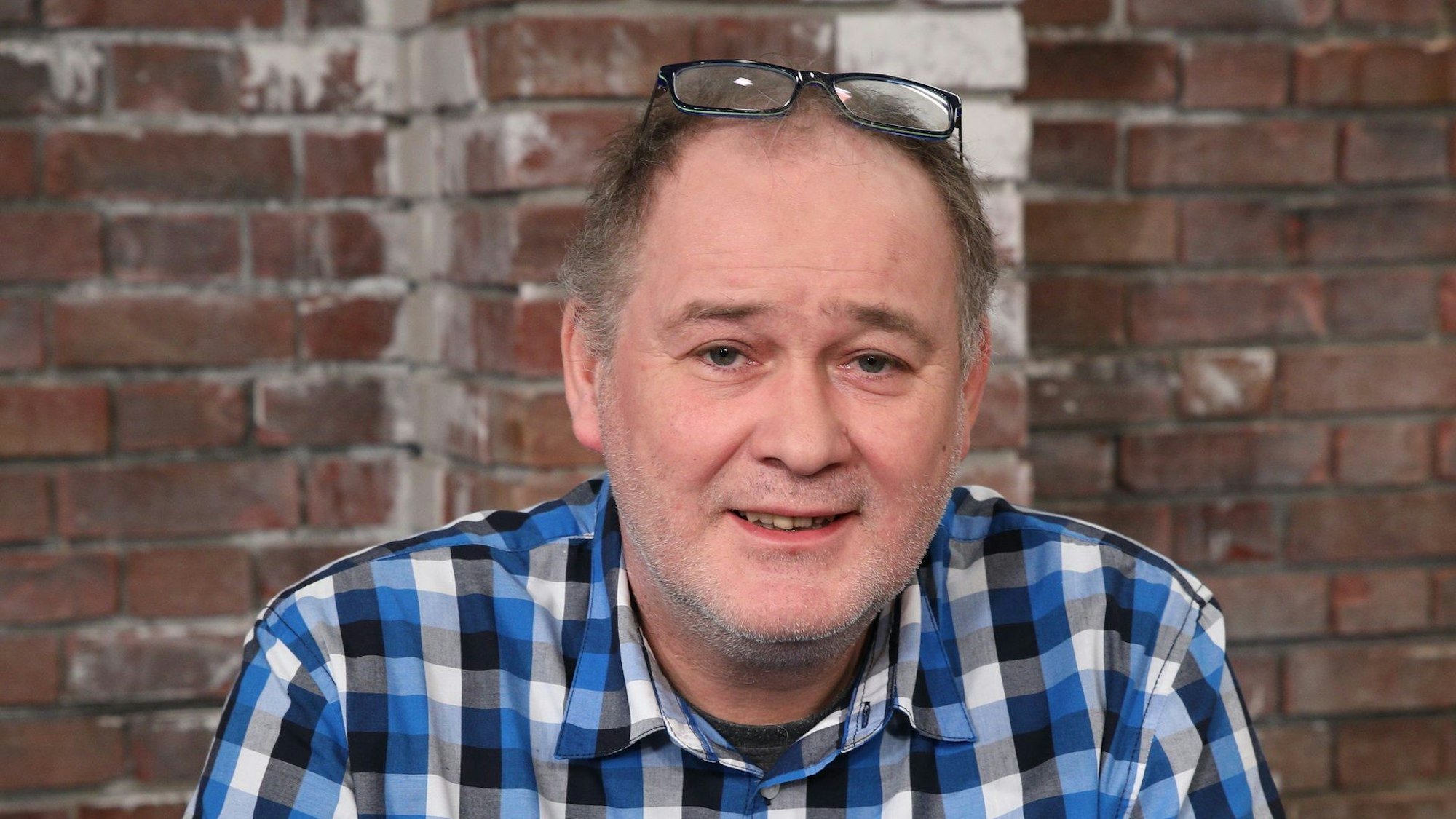 Walter „Waldi“ Lehnertz, hier bei einem undatierten Fototermin für „Bares für Rares“, versuchte sich auf Instagram im Rollschuhlaufen.
