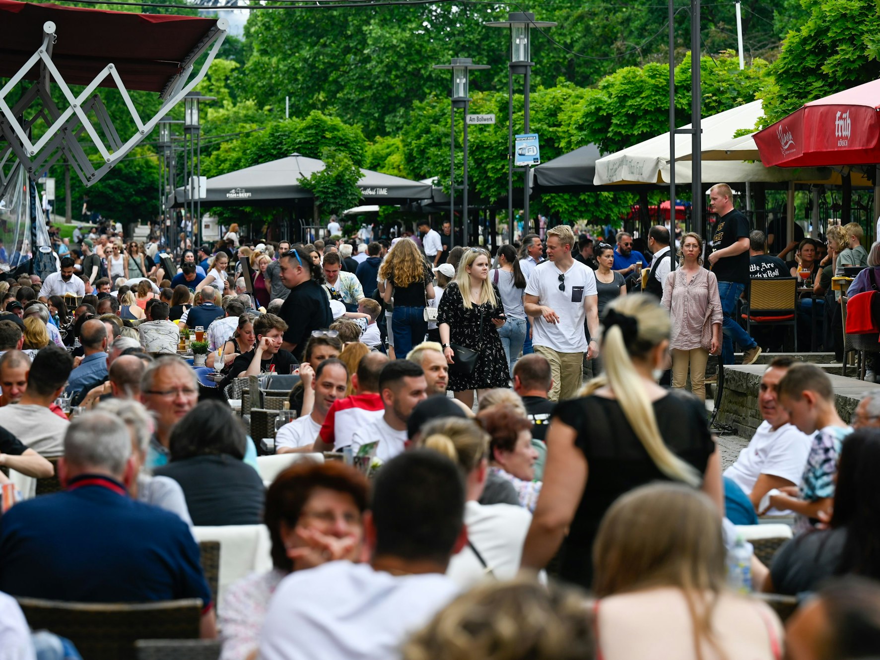 Bei schönem Wetter sind die Außengastronomien in der Altstadt gut besucht.