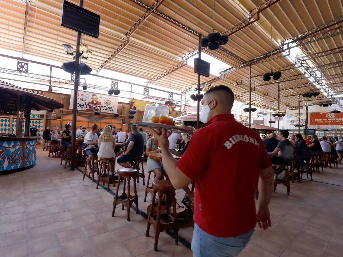 Der Bierkönig auf Mallorca (hier 2021) gehört zu den beliebtesten Lokalen am Ballermann, ist auch in diesem Jahr bestens besucht. Nun ist ein Ekel-Video aus dem Lokal aufgetaucht.