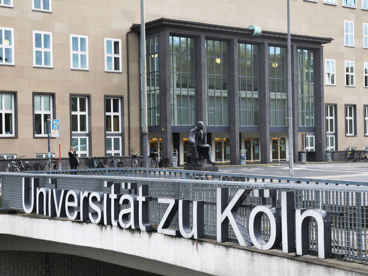 Der Campus und der Haupteingang der Universität zu Köln am 22. Oktober 2020.
