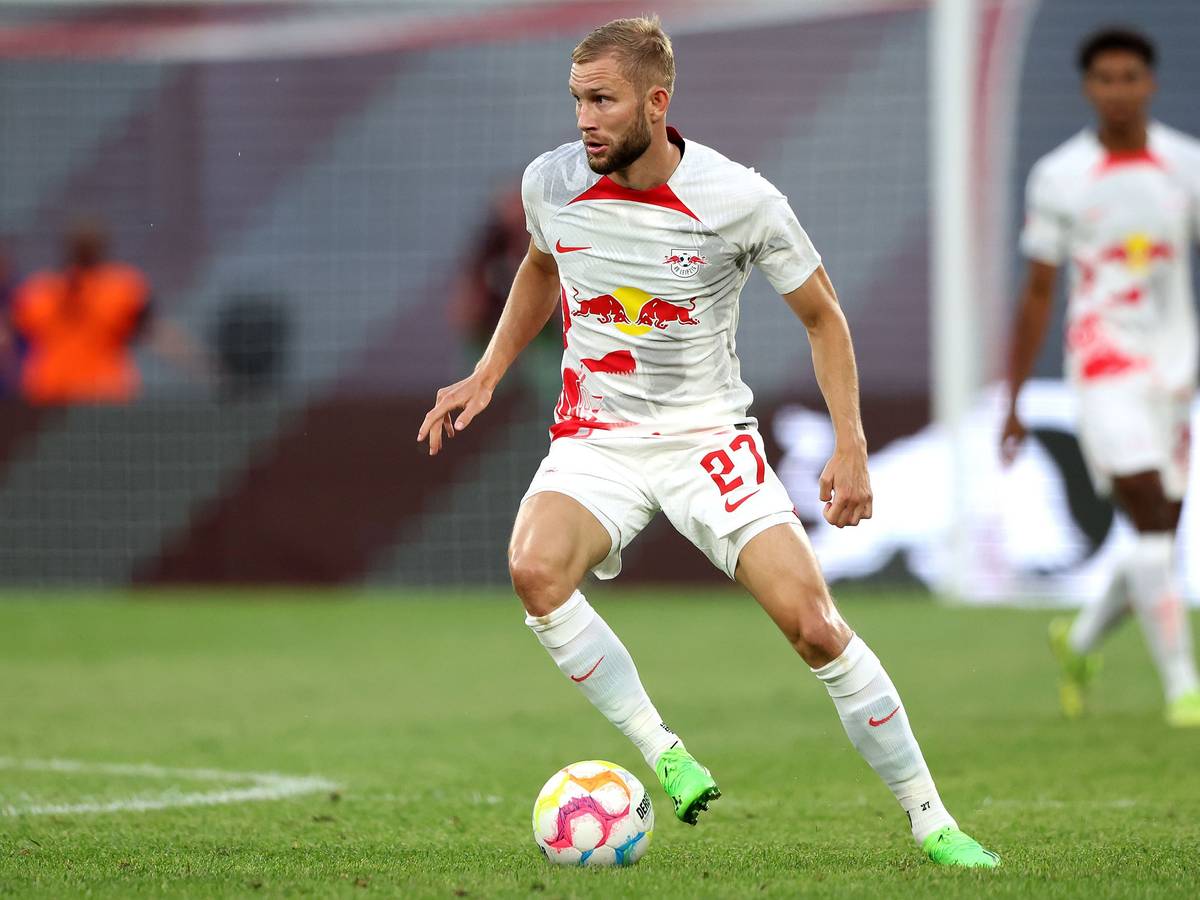 Konrad Laimer für RB Leipzig am Ball.