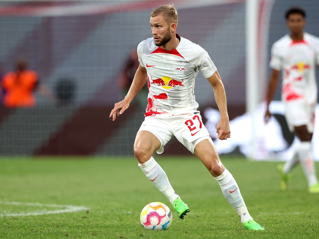 Konrad Laimer für RB Leipzig am Ball.