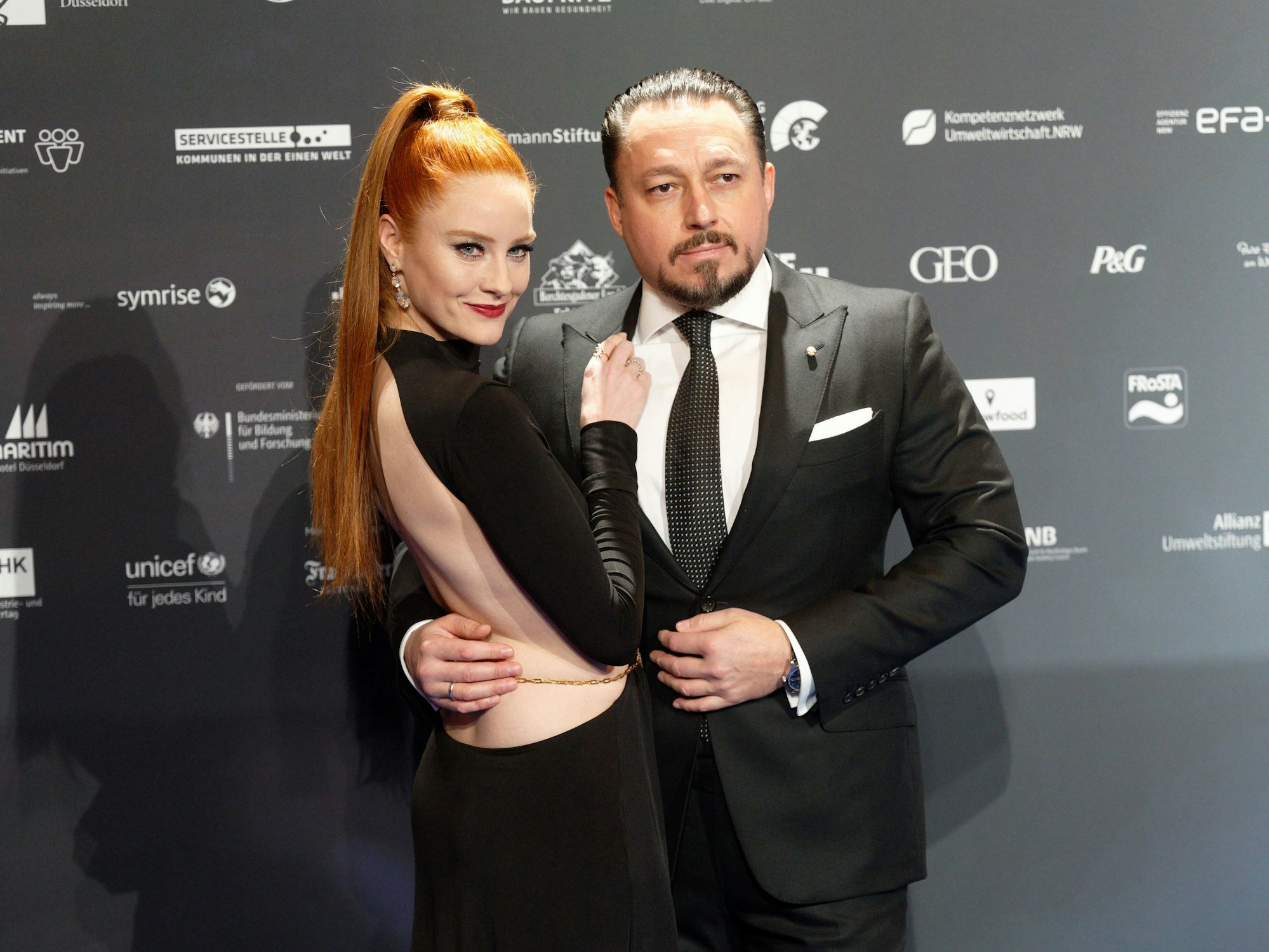 Model Barbara Meier und ihr Ehemann Klemens Hallmann kommen zur Verleihung des Deutschen Nachhaltigkeitspreises am 03.12.2021.