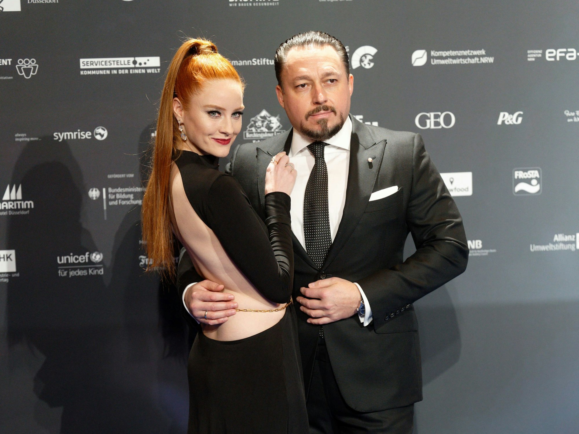 Model Barbara Meier und ihr Ehemann Klemens Hallmann kommen zur Verleihung des Deutschen Nachhaltigkeitspreises am 03.12.2021.