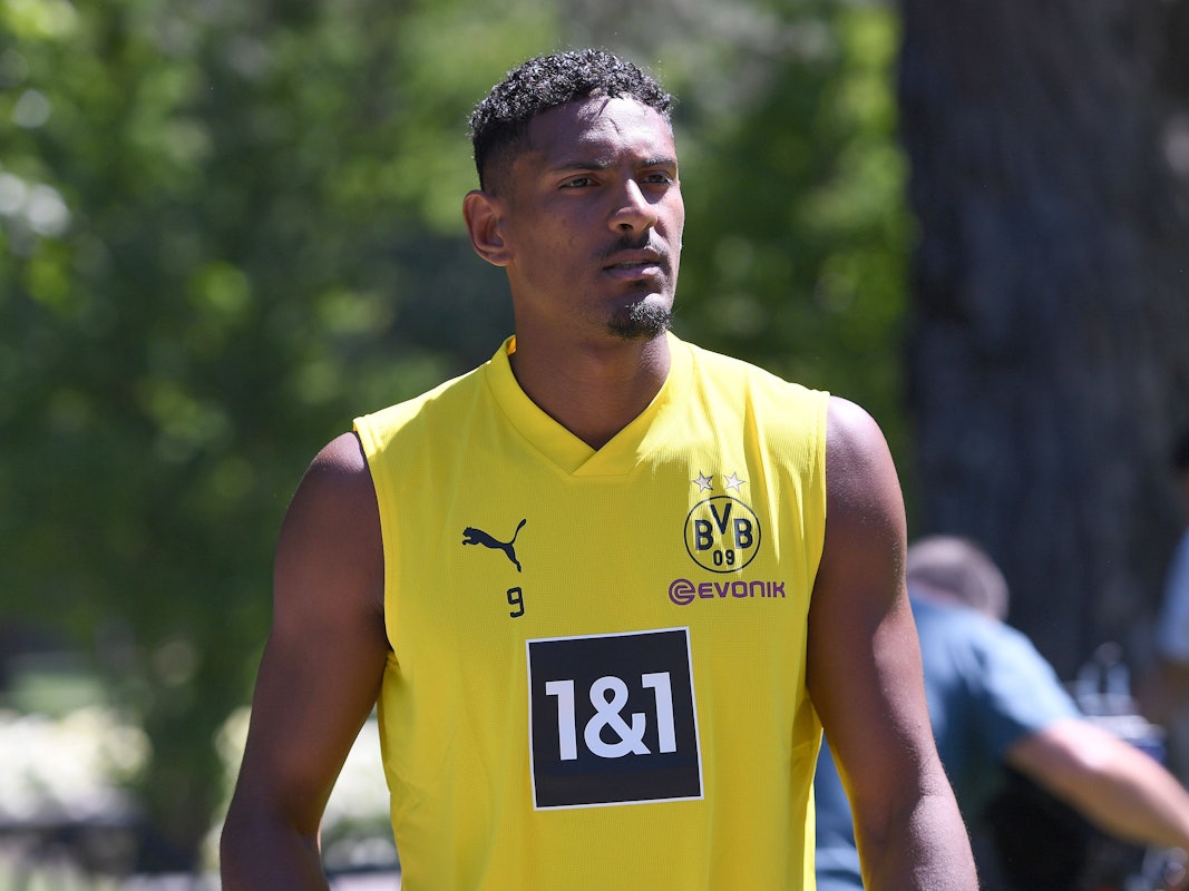 Sebastien Haller auf dem Weg zu den Mediengesprächen im Trainingslager in Bad Ragaz.