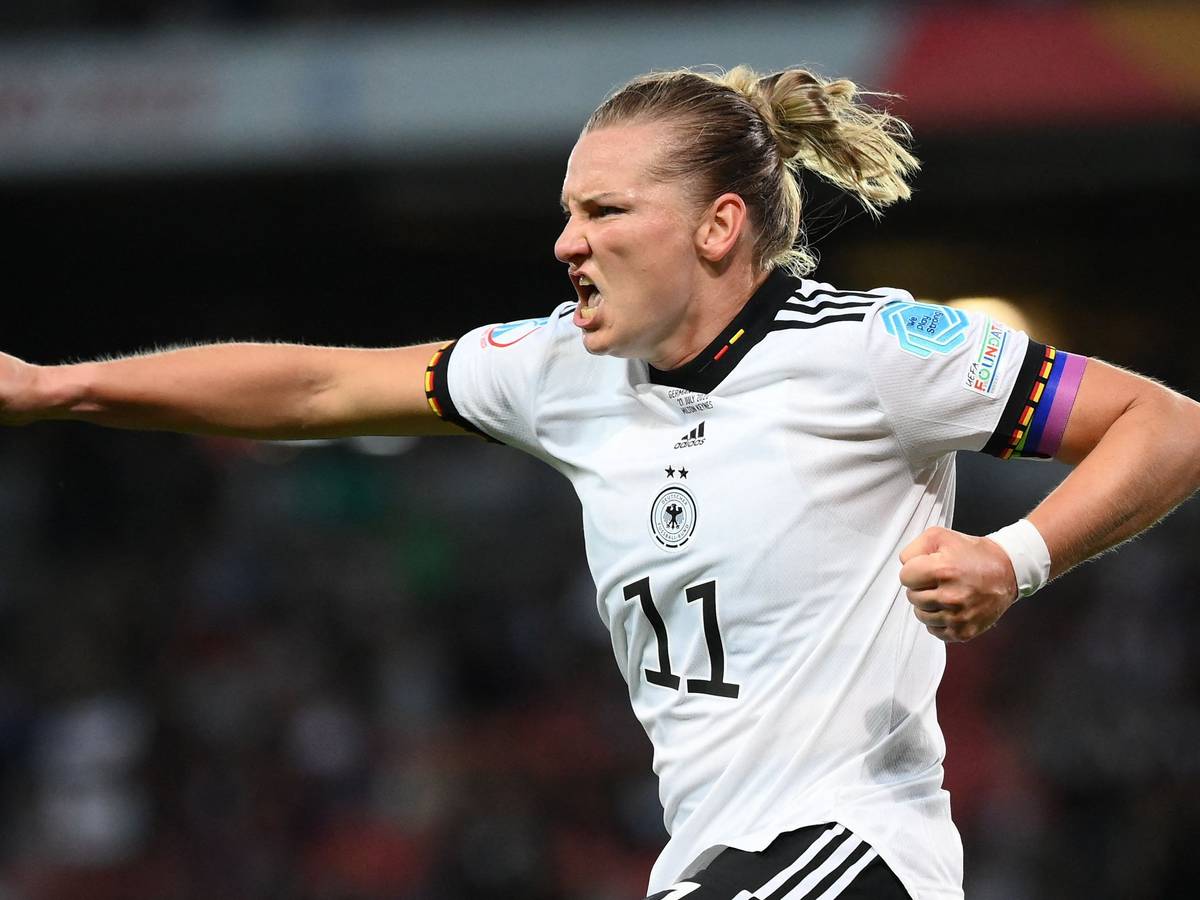Alexandra Popp bejubelt ihr Tor im EM-Halbfinale gegen Frankreich