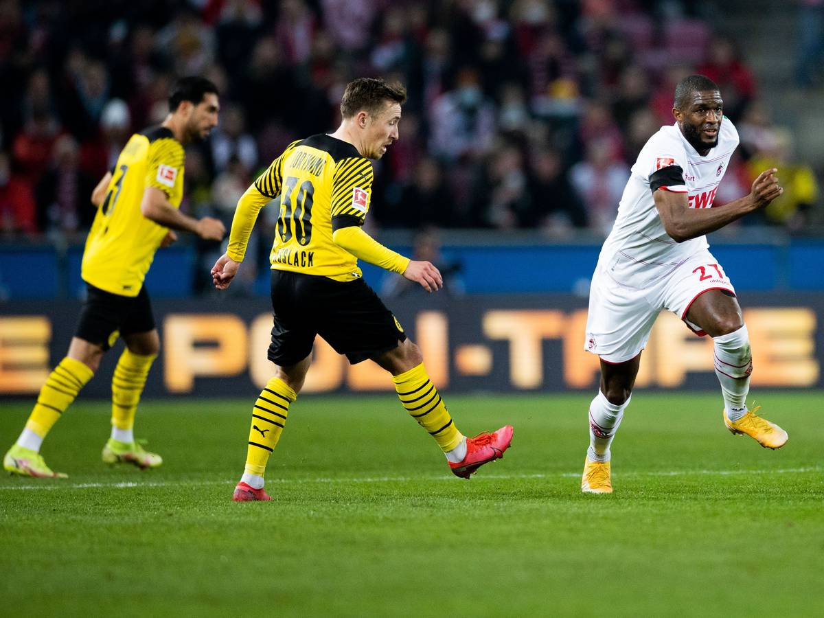 Am 20. März 2022 traf Anthony Modeste (r.) mit dem 1. FC Köln in der Bundesliga auf Borussia Dortmund.