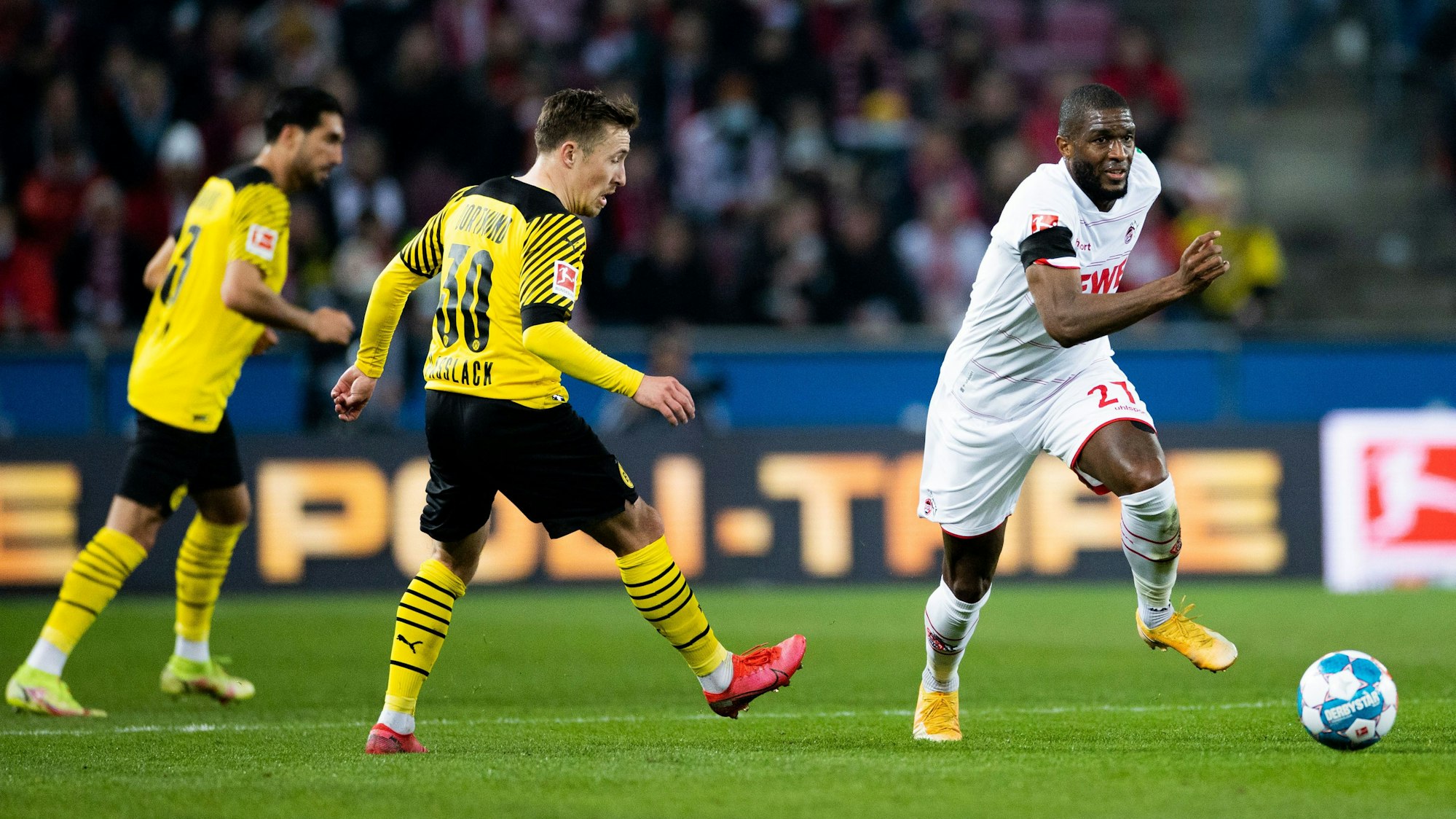 Am 20. März 2022 traf Anthony Modeste (r.) mit dem 1. FC Köln in der Bundesliga auf Borussia Dortmund.