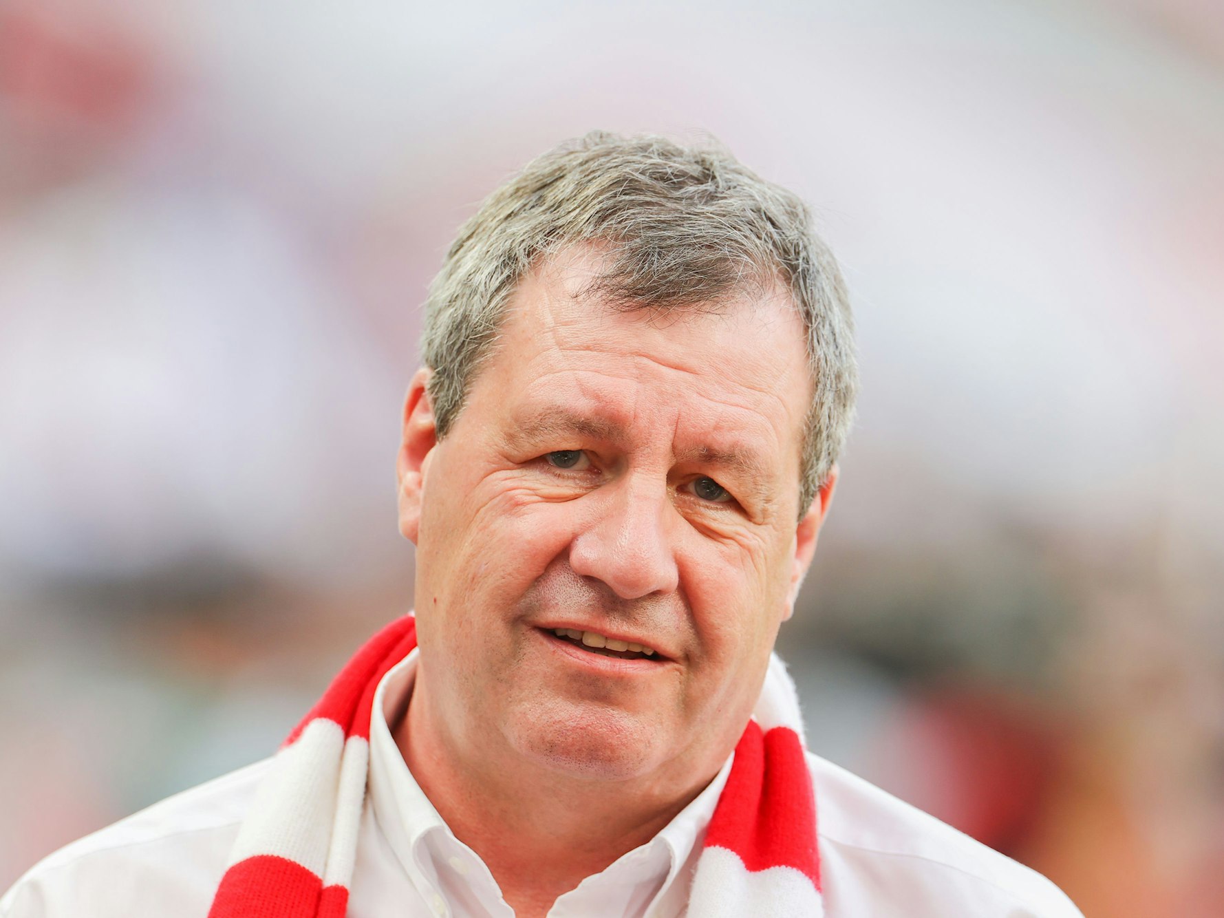 Werner Wolf schaut in die Kamera.