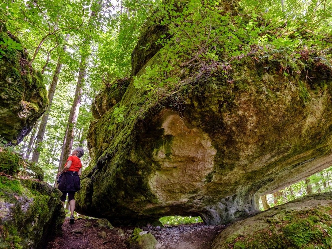 Steinerne Stadt auf dem karstkundlichen Wanderweg in Franken