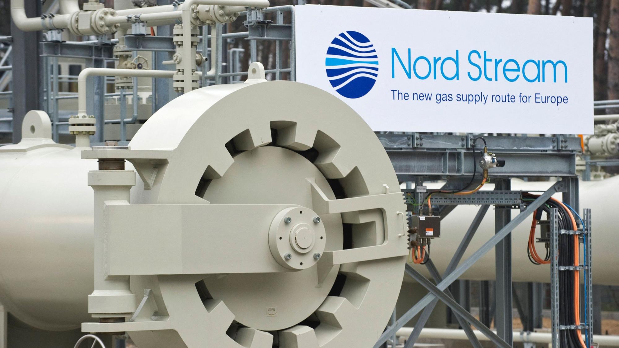 Ein Schild weist auf die Gaspipeline Nord Stream hin. Das Foto wurde im November 2011 aufgenommen.