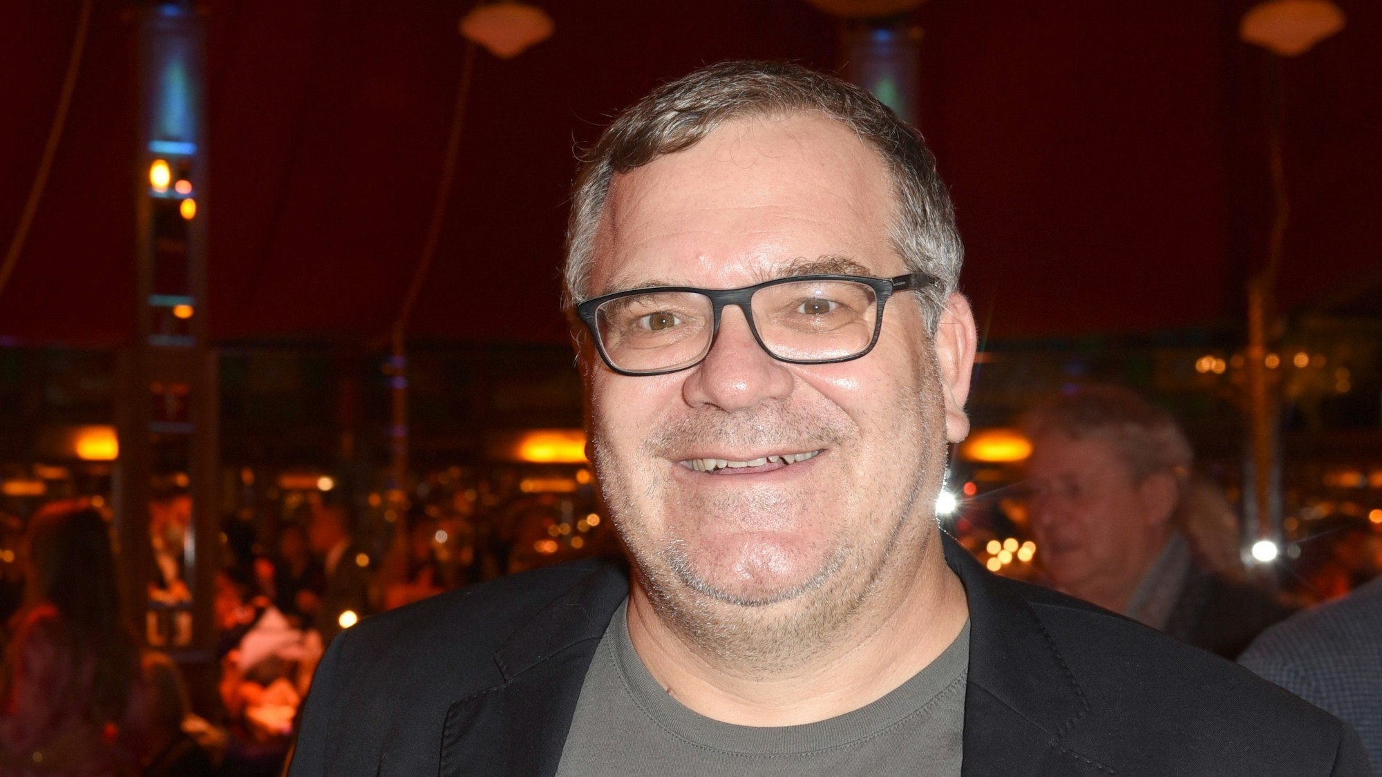 Der Moderator Elton ist Gast bei der neuen Show „Festival“ von „Schuhbecks teatro“.