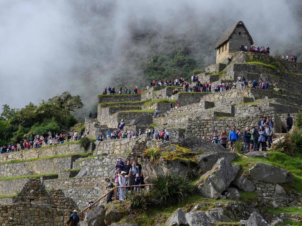 Auf diesem Aktenfoto, das am 24. April 2019 aufgenommen wurde, besuchen Touristinnen und Touristen den Machu Picchu-Komplex, die Inka-Festung in den südöstlichen Anden Perus.
