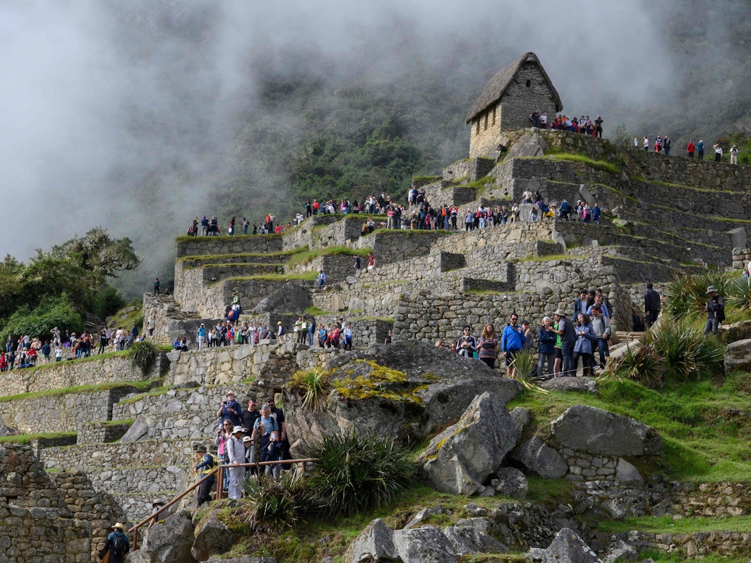 Auf diesem Aktenfoto, das am 24. April 2019 aufgenommen wurde, besuchen Touristinnen und Touristen den Machu Picchu-Komplex, die Inka-Festung in den südöstlichen Anden Perus.