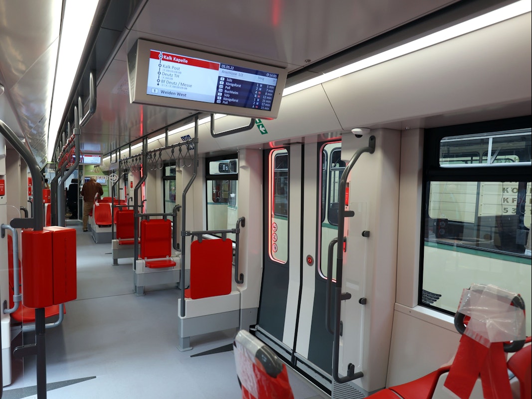 Blick ins Innere der neuen KVB-Stadtbahnen.