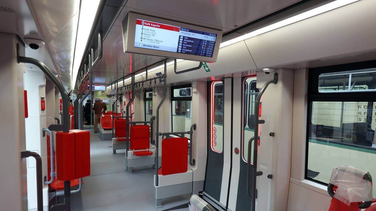 Blick ins Innere der neuen KVB-Stadtbahnen.